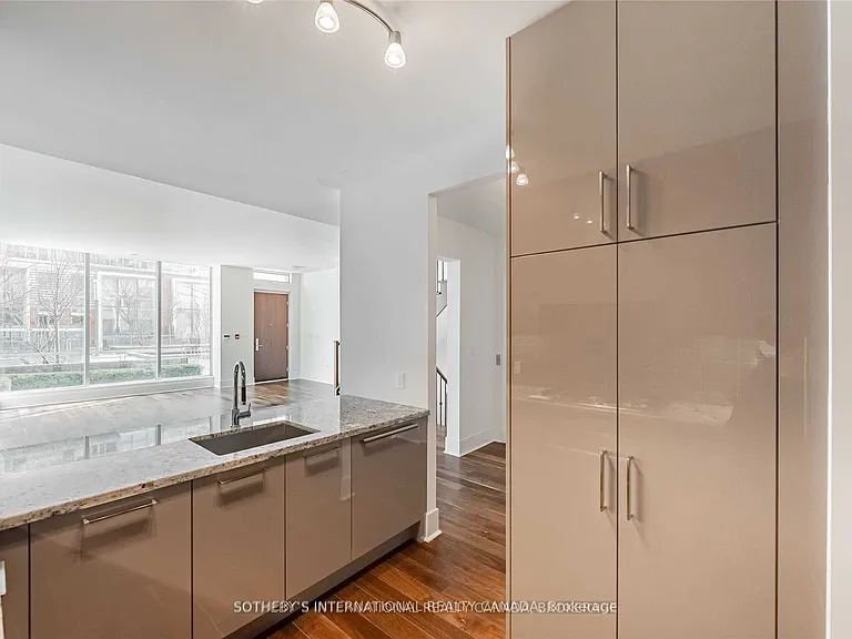 29 Queens Quay E #Townhouse 113 — Photo 9