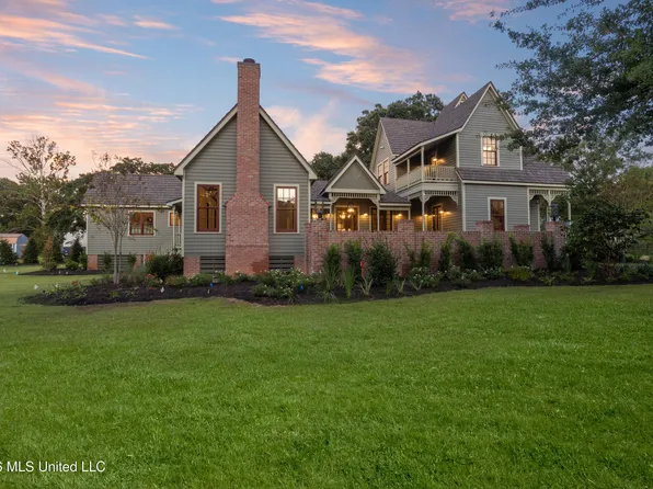 1103 Calhoun Ave, Ocean Springs, MS 39564