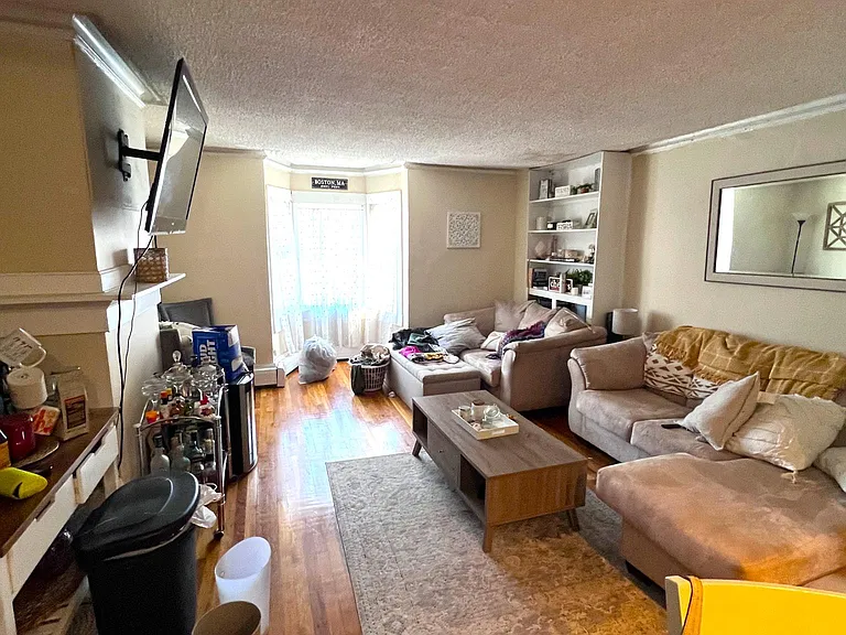 169 W 7th St #2 — Photo 4