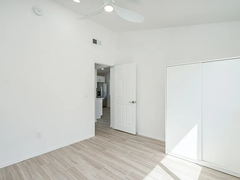 1120 E Waverly St #2 — Photo 24