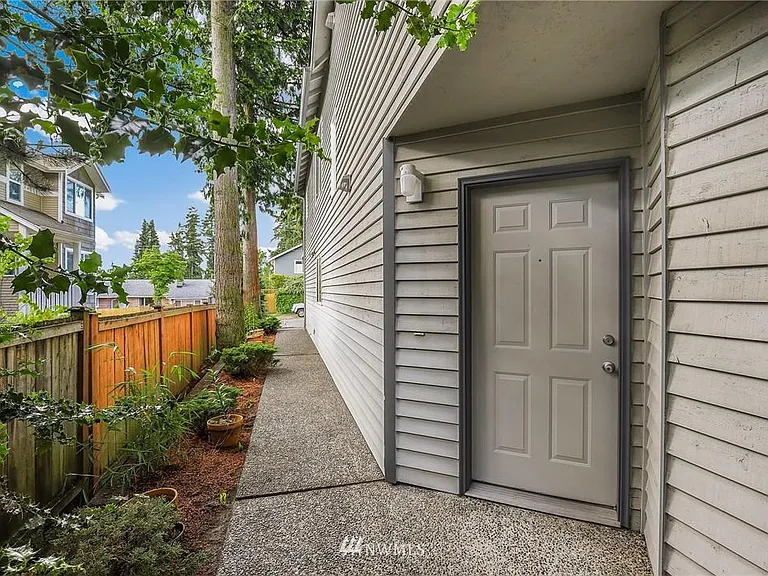 850 NE 123rd St #B — Photo 17