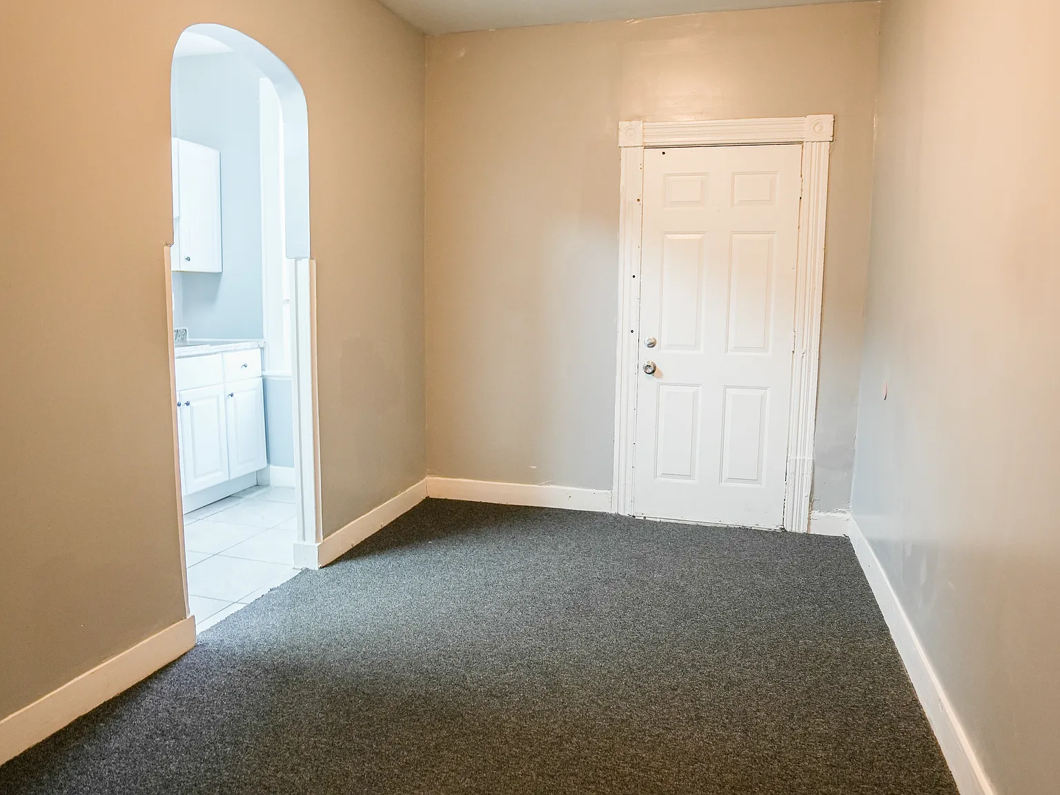 2 bed, 1.0 bath, $1,100 — Photo 4