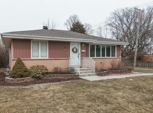 16 Rosemont Ave, Roselle, IL 60172