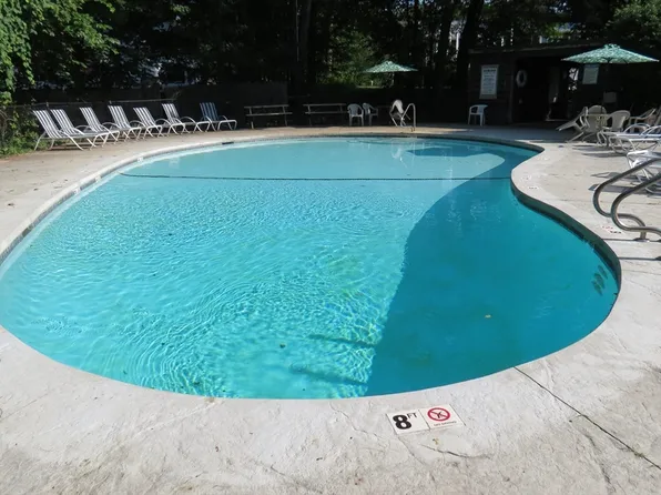 17 Midridge Cir #17, Londonderry, NH 03053