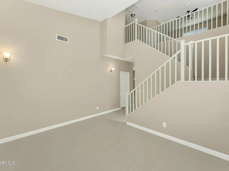 1611 N Hillcrest