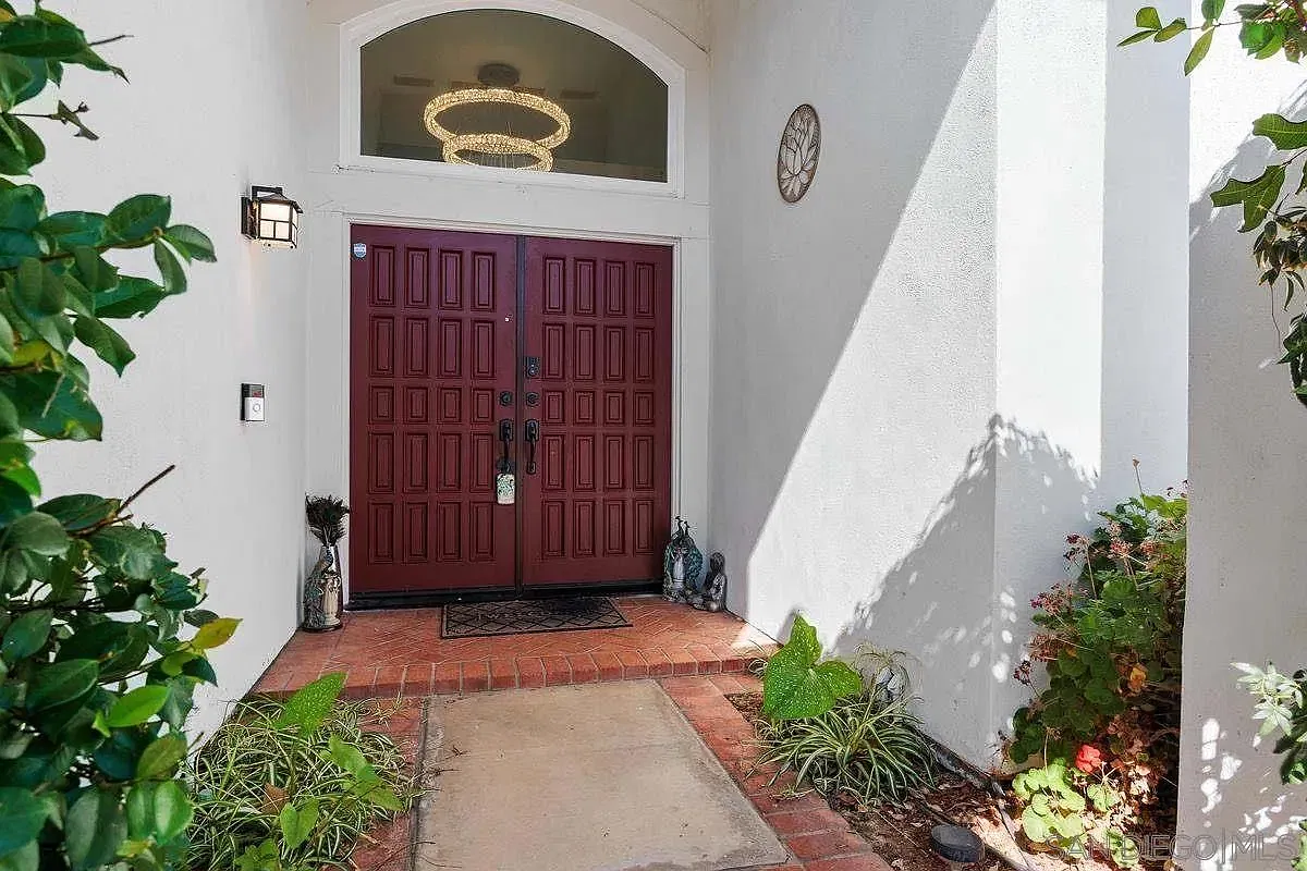 4 bed, 2.5 bath, 2480 sqft, $5,995 — Photo 2