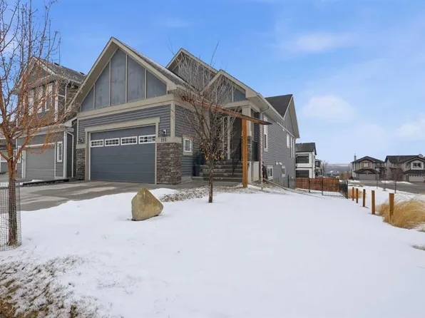 111 S Crestridge Vw SW, Calgary, AB T3B 1G8
