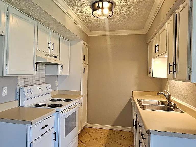 519 W Quantico St #519 — Photo 2