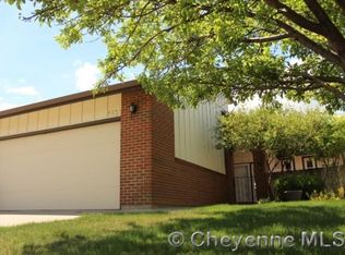 5424 Meadowbrook Dr, Cheyenne, WY 82009