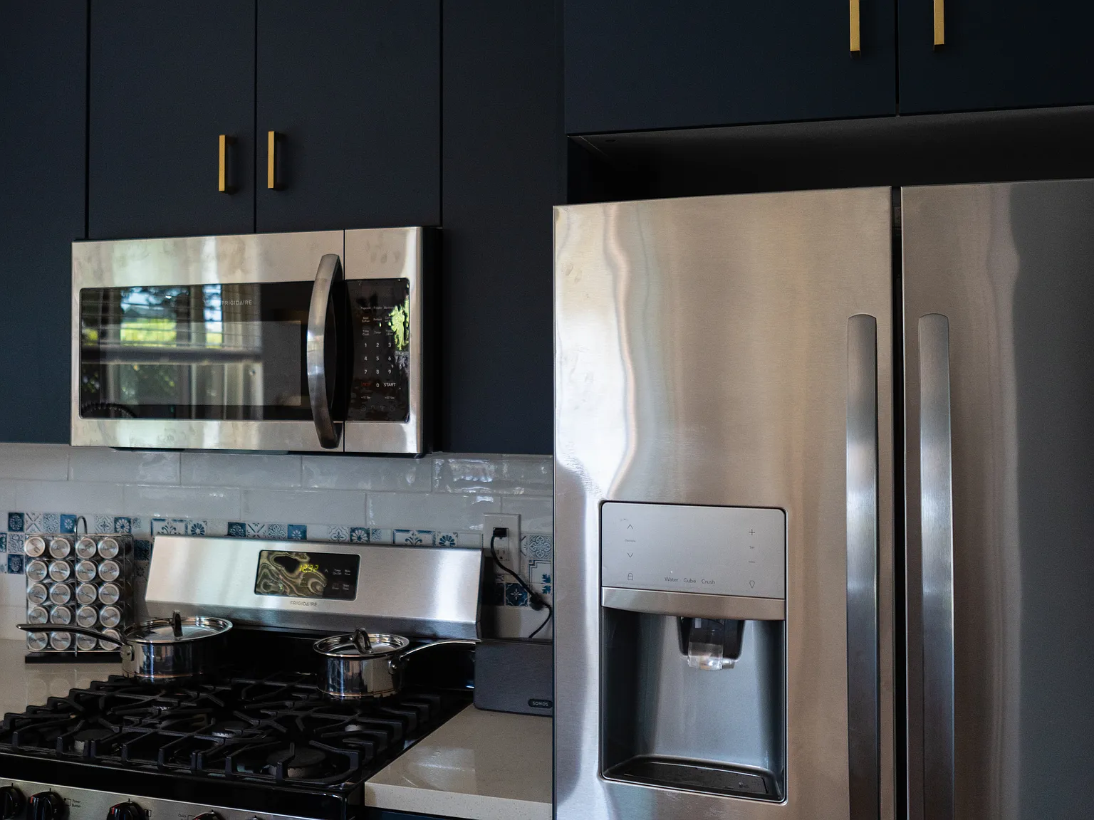 3 bed, 780 sqft, $5,600 — Photo 3