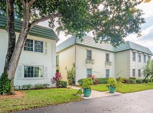 216 Bobolink Way #216B, Naples, FL 34105