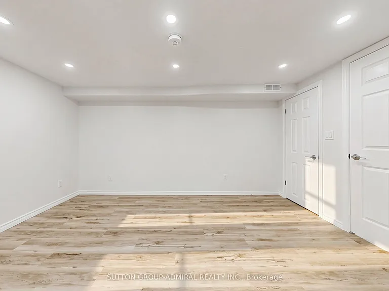 27 Patricia Dr — Photo 38