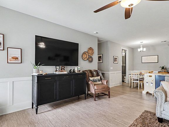 4th image of 1361 Prairie Dr