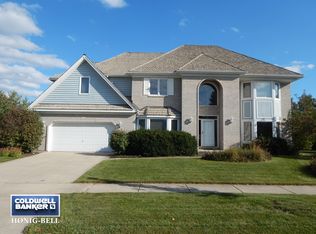 24 Richmond Ln, Aurora, IL 60504