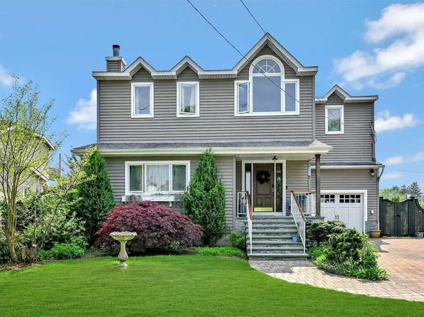 624 Tower Mews, Oakdale, NY 11769