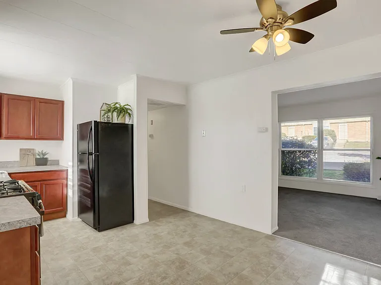 Woodland Park Apartments — Photo 10