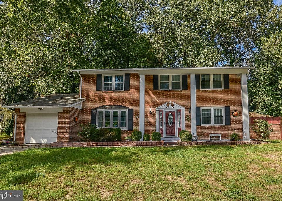 1st image of 4824 Gainsborough Dr
