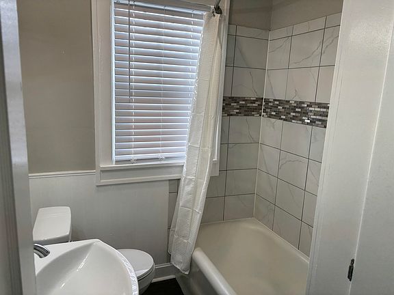5th image of 1709 E Cypress Ave