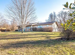 19136 Independence Rd, Lebanon, MO 65536