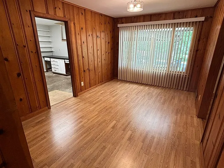 1054 N Eva Ave — Photo 7
