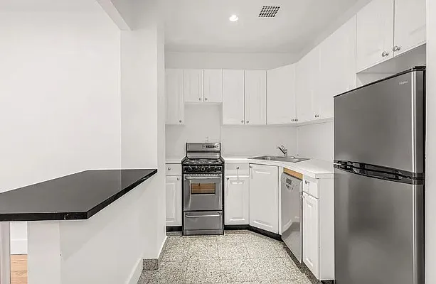 Rented by Mossanen Group | media 16