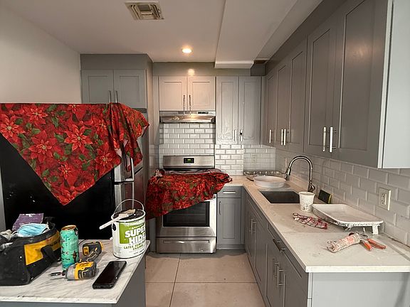 4th image of 2692 Creston Ave #3C