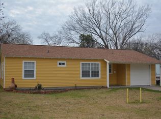 203 Meadowlake Ln, Highlands, TX 77562