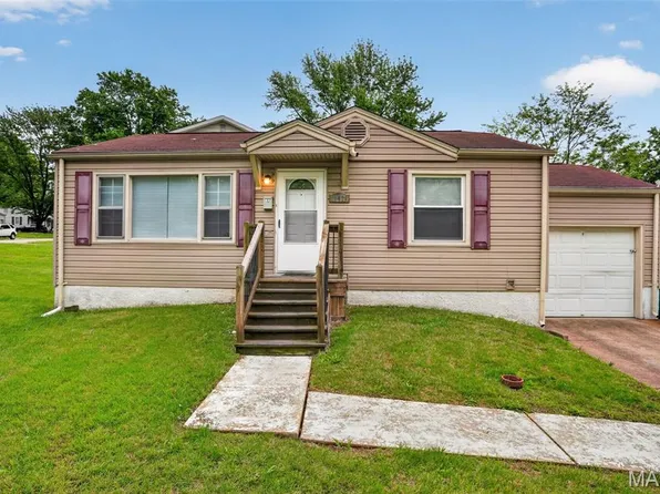 10428 Ashbrook Dr, Saint Louis, MO 63137