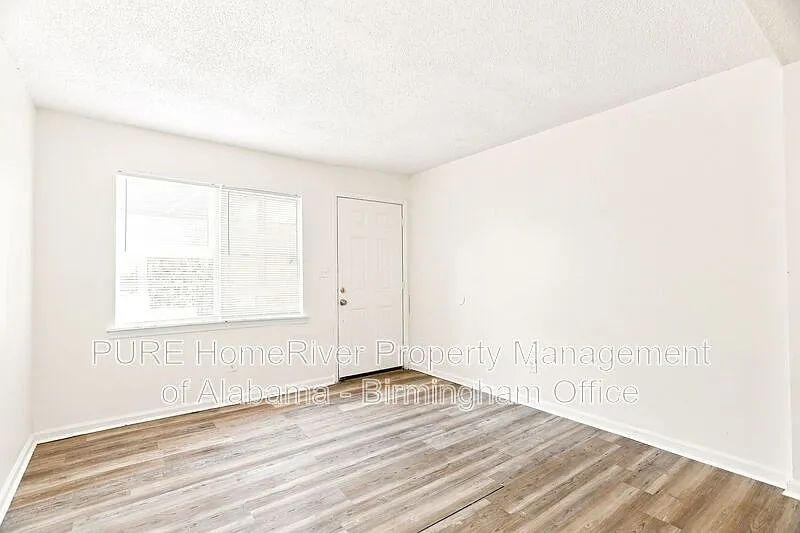 3 bed, 1.0 bath, $980 — Photo 3