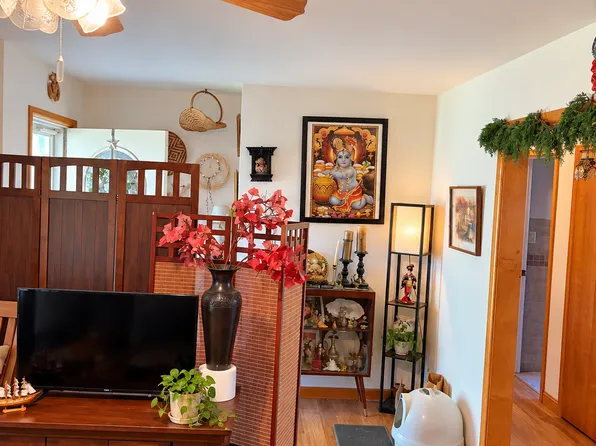 209 E Fillmore Ave, Fairfield, IA 52556