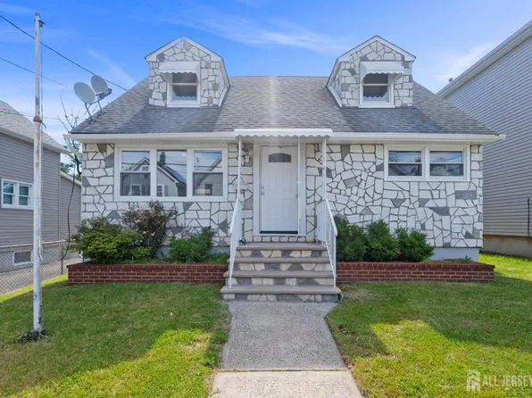 18 John St, Carteret, NJ 07008