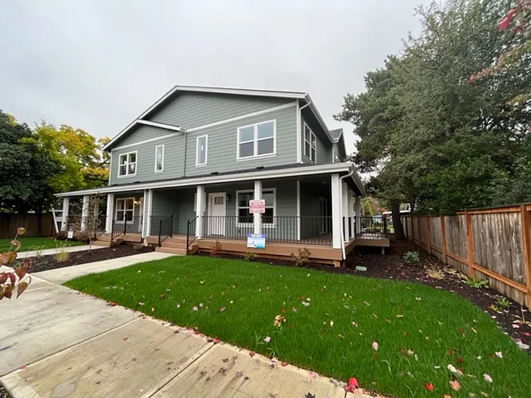 310 S River St — Photo 2
