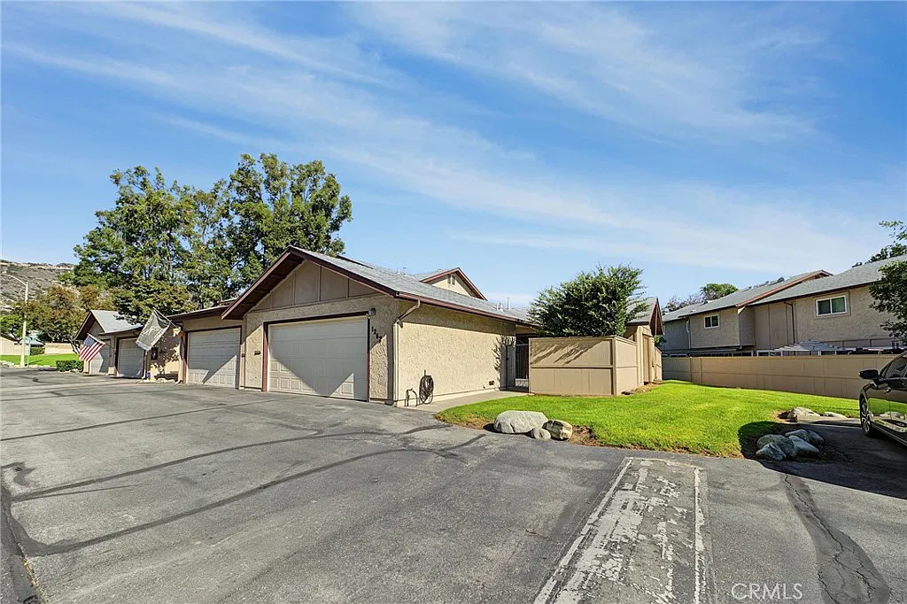 2 bed, 800 sqft, $2,750 — Photo 1