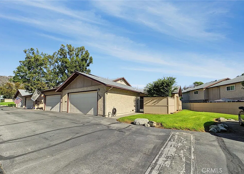 1262 N Tam O Shanter Dr