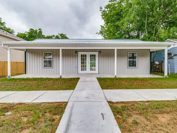 805 S 4th St, Bonham, TX 75418