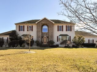 16 Stacey Dr, Cream Ridge, NJ 08514