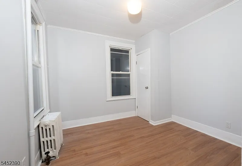 3 bed, 1.0 bath, $2,200 — Photo 4