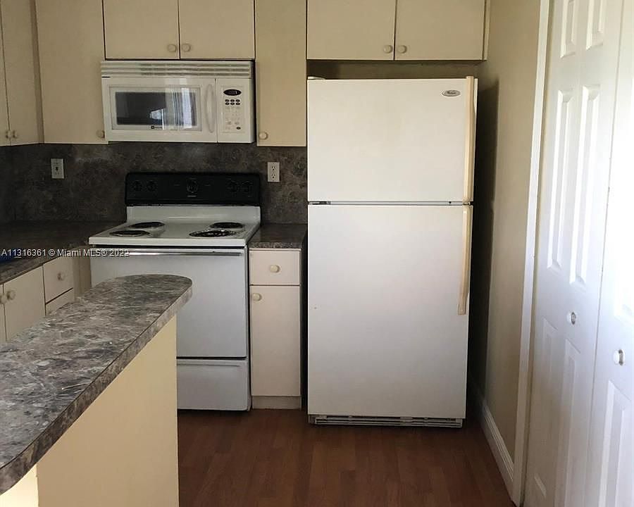 1st image of 1005 NE 34th Ave Unit 104