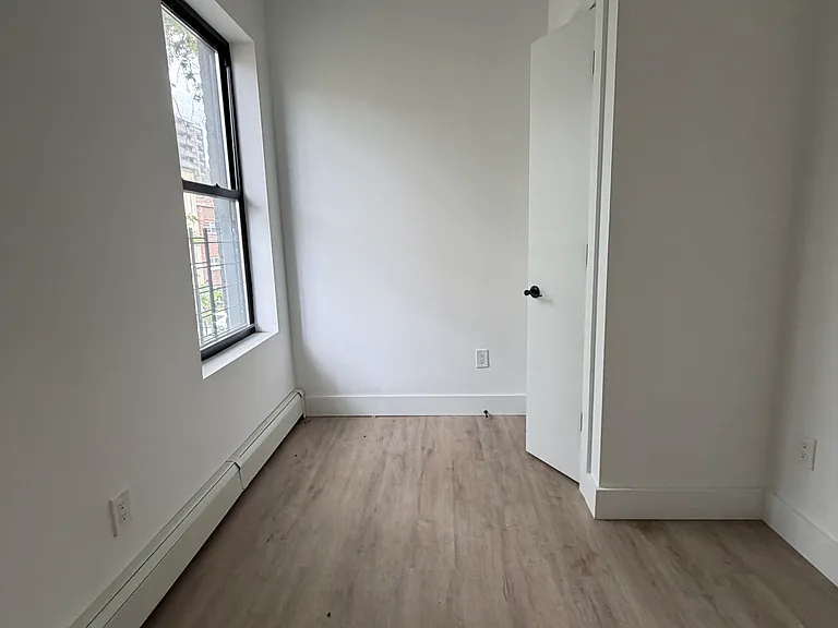 1311 Harrod Ave #2R — Photo 5