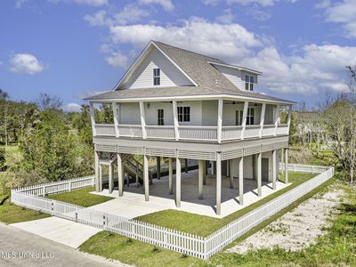 211 Chartres St, Bay Saint Louis, MS, 39520