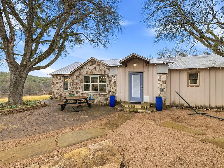 275 Creekridge Trl — Photo 1