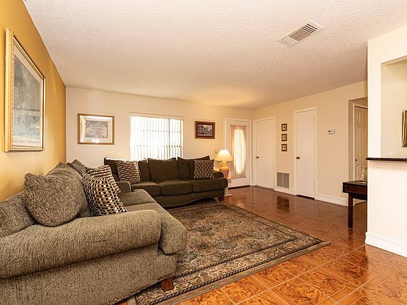 5th image of 1426 Catalina Blvd