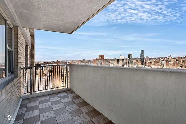 Sold by Warburg | media 5