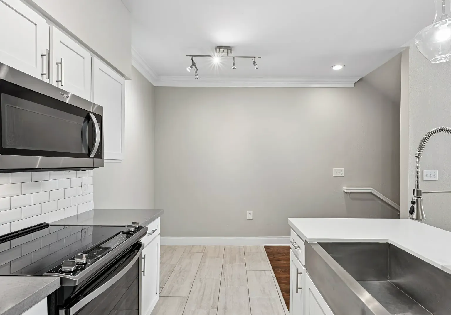 2 bed, 1246 sqft, $2,207 — Photo 2
