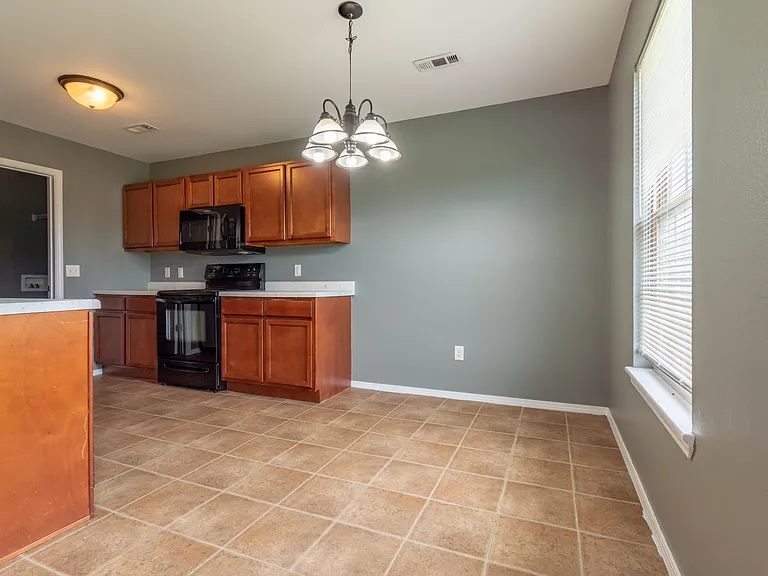 1040 Josie Kate Ln — Photo 7