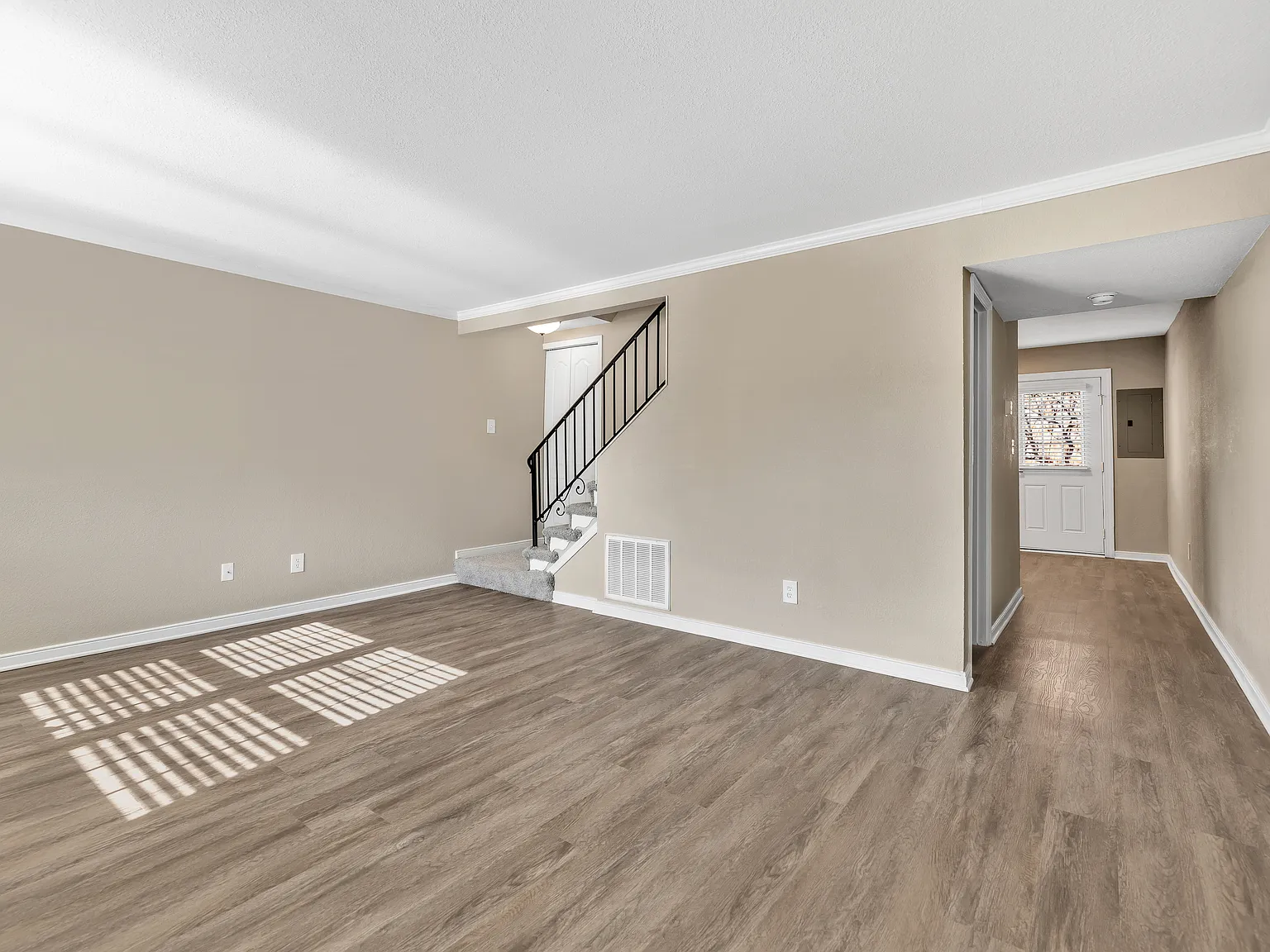 Maple Bay Apartment Townhomes — Photo 4
