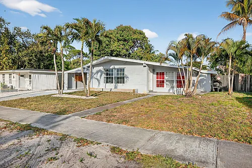 108 SW 24th Ave Photo 1