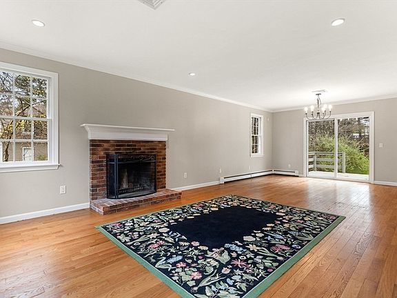 5th image of 15 Ledgewood Dr