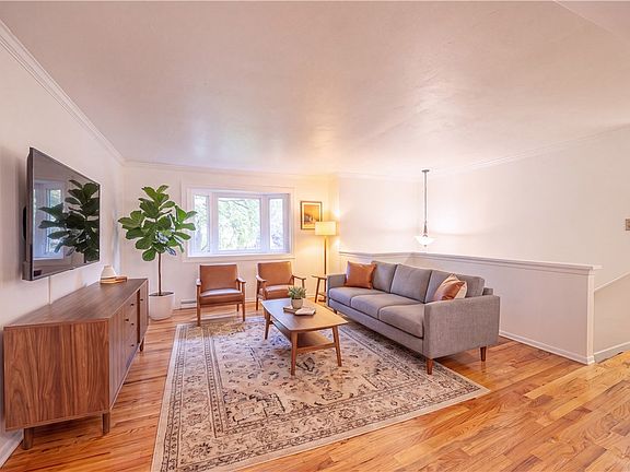 3rd image of 344 Springwood Dr