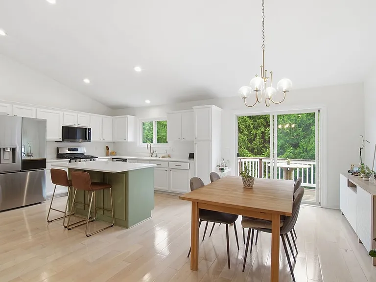 4905 Carrington Dr — Photo 3